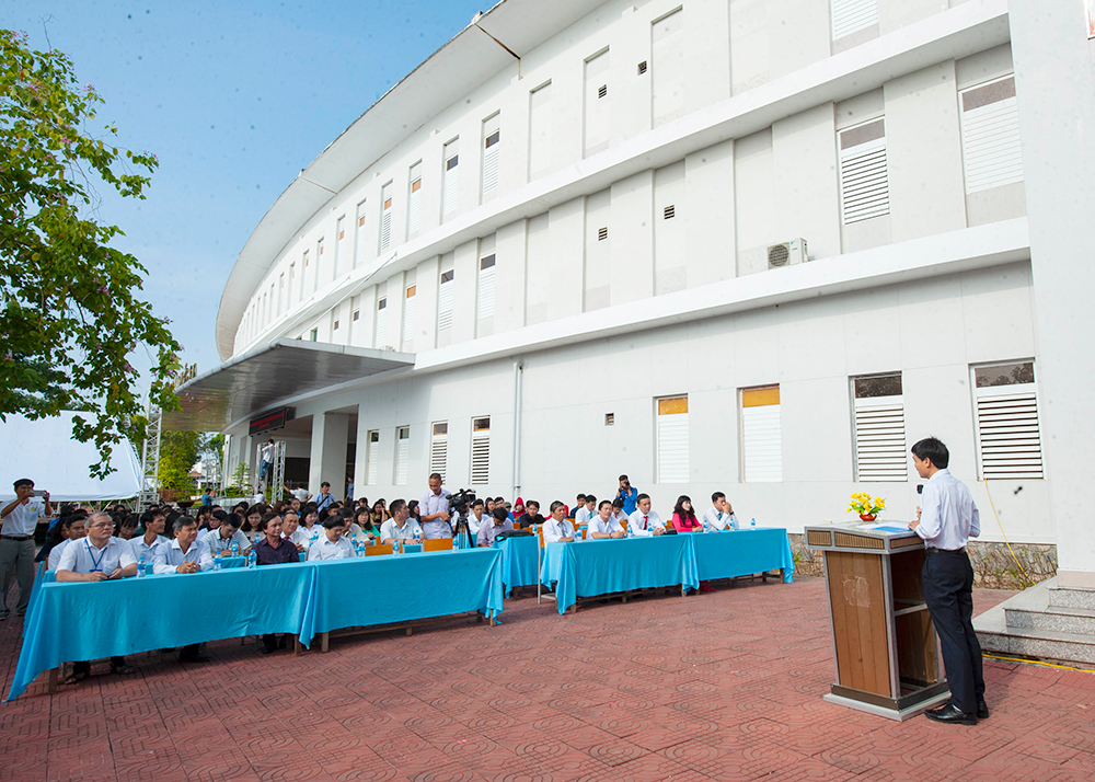 Khai mạc triển lãm thành tựu 20 năm xây dựng và phát triển Trường Đại học An Giang Khai mạc triển lãm thành tựu 20 năm xây dựng và phát triển Trường Đại học An Giang