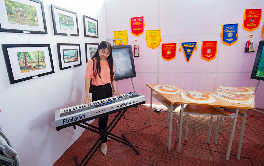 Khai mạc triển lãm thành tựu 20 năm xây dựng và phát triển Trường Đại học An Giang Khai mạc triển lãm thành tựu 20 năm xây dựng và phát triển Trường Đại học An Giang