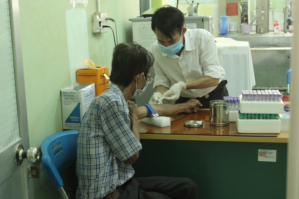 Xét nghiệm HIV sớm để bảo vệ chính mình và người thân