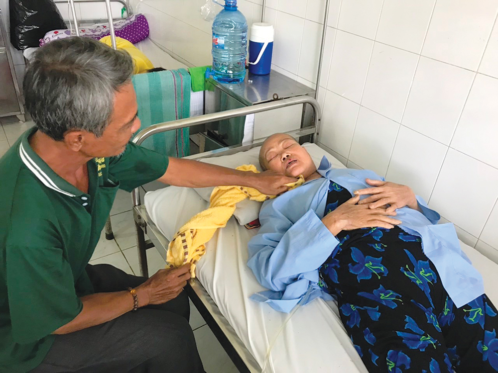 Người phụ nữ mắc bệnh suy tủy cần được giúp đỡ Người phụ nữ mắc bệnh suy tủy cần được giúp đỡ
