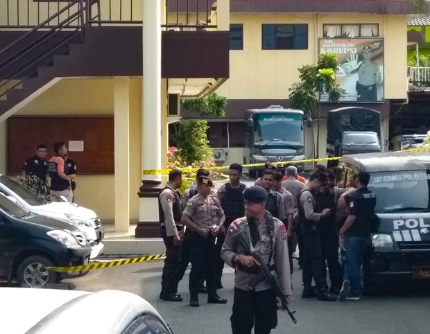 Indonesia bắt giữ 43 nghi can vụ đánh bom liều chết trên đảo Sumatra