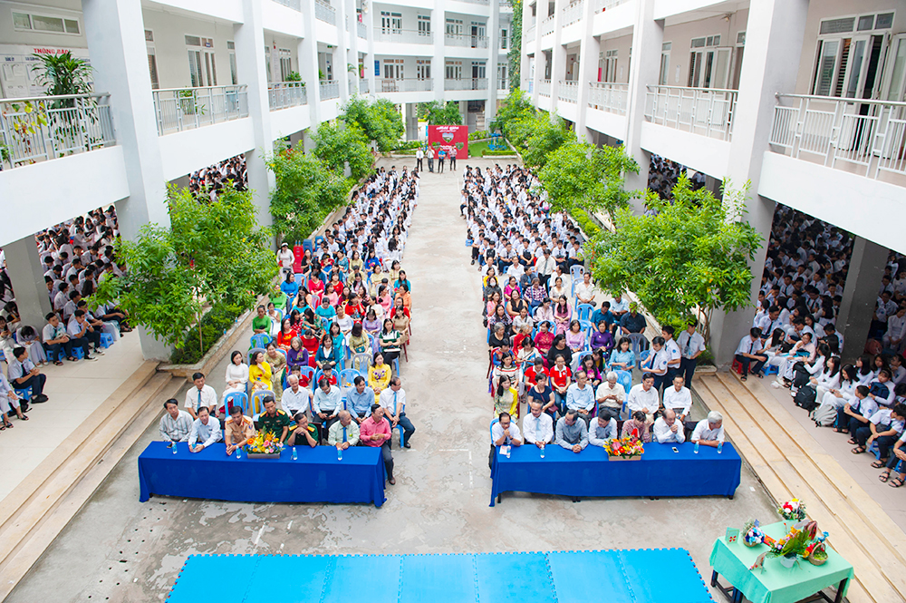 Trường THPT Long Xuyên kỷ niệm ngày Nhà giáo Việt Nam 20-11 và 44 năm thành lập Trường THPT Long Xuyên kỷ niệm ngày Nhà giáo Việt Nam 20-11 và 44 năm thành lập