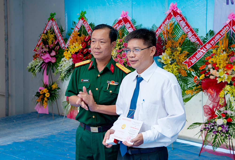 Trường THPT Long Xuyên kỷ niệm ngày Nhà giáo Việt Nam 20-11 và 44 năm thành lập Trường THPT Long Xuyên kỷ niệm ngày Nhà giáo Việt Nam 20-11 và 44 năm thành lập
