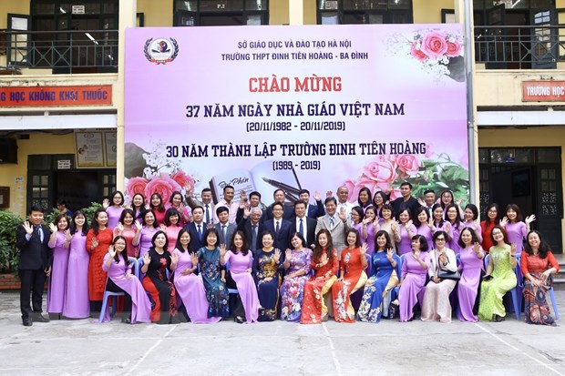 Lãnh đạo Đảng, Nhà nước chúc mừng các thầy, cô giáo nhân dịp 20-11