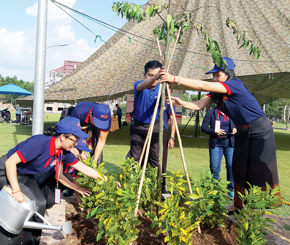 “Việt Nam - Campuchia tay cầm tay samaki!”