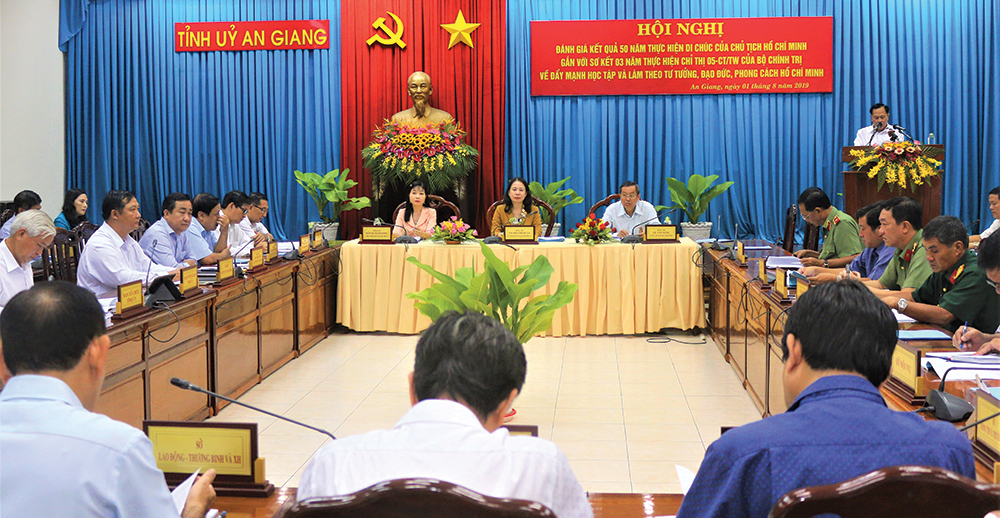 Ngăn chặn, đẩy lùi suy thoái trong Đảng