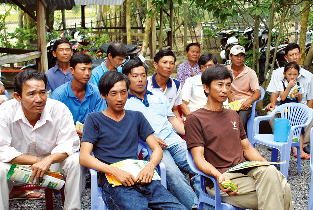 Gặp trưởng ấp… “không dễ”