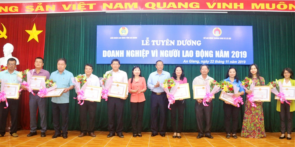 Tuyên dương “Doanh nghiệp vì người lao động” năm 2019 Tuyên dương “Doanh nghiệp vì người lao động” năm 2019
