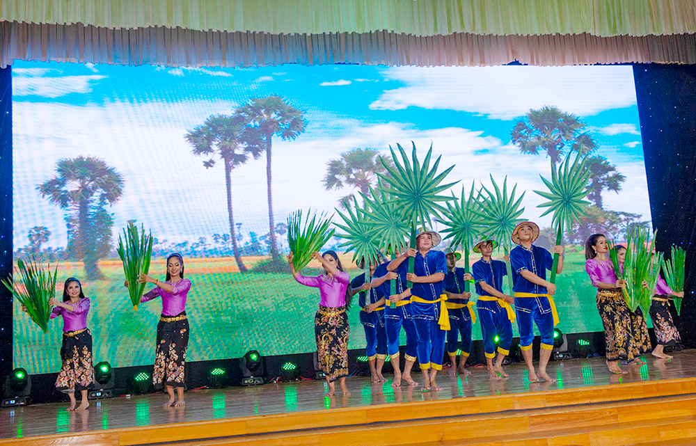 Đoàn nghệ thuật quốc gia Campuchia biểu diễn tại An Giang Đoàn nghệ thuật quốc gia Campuchia biểu diễn tại An Giang