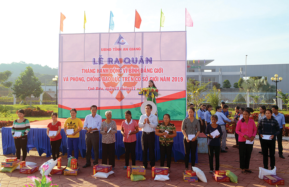 Chung tay bảo vệ phụ nữ và trẻ em!