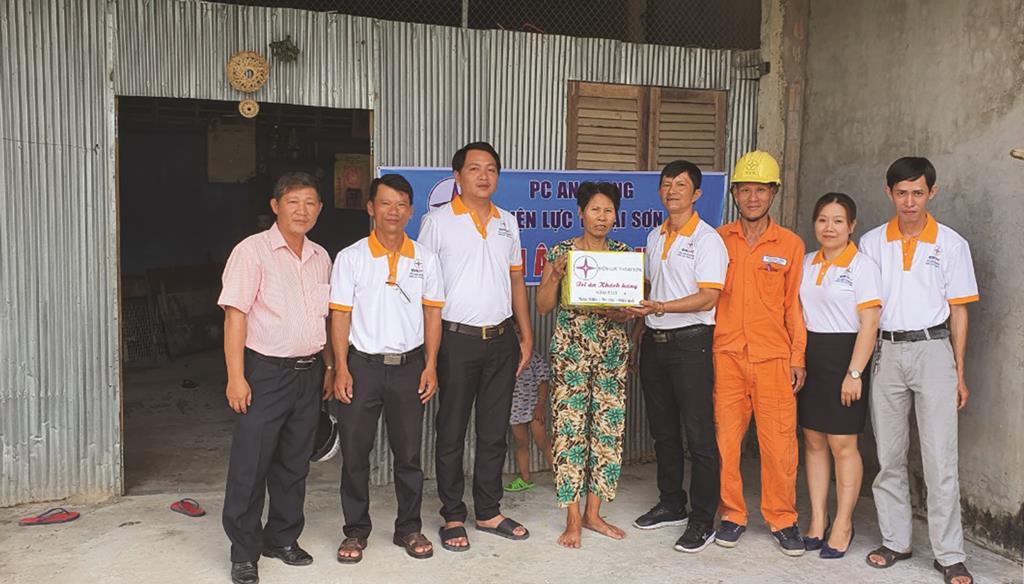 “Ánh sáng” của niềm tin và yêu thương