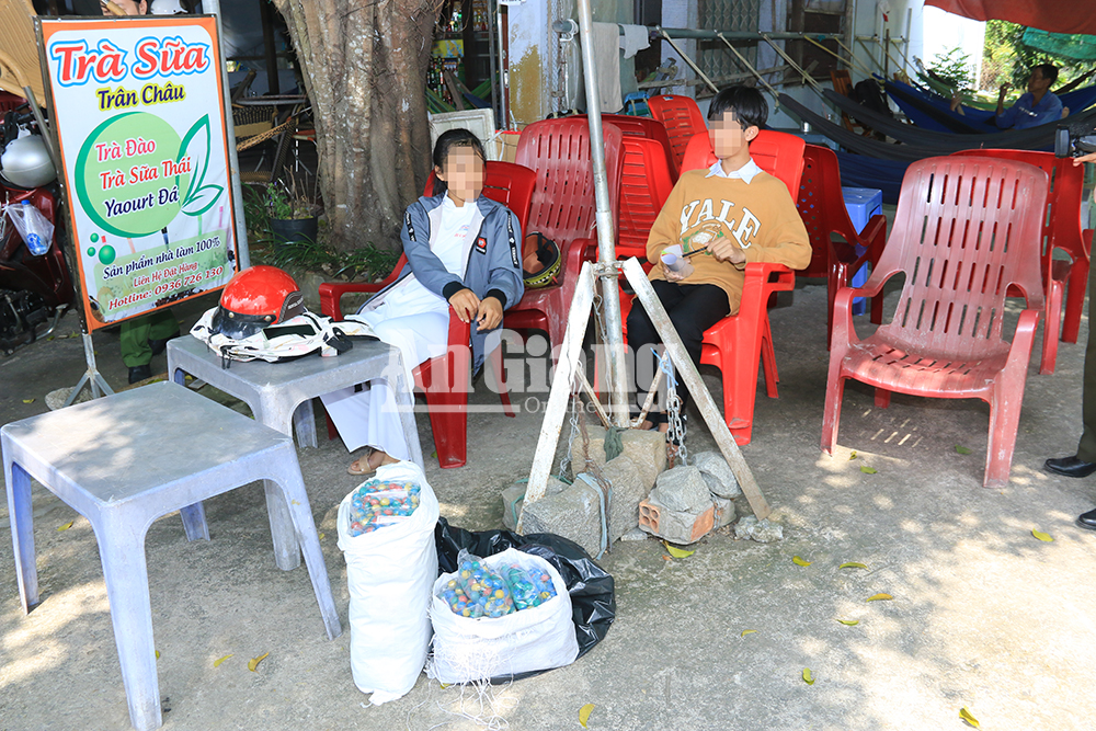 2 học sinh tàng trữ, vận chuyển hơn 3.000 viên pháo bị bắt