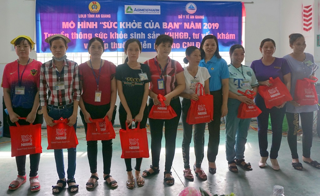 Chăm lo đặc thù về giới cho lao động nữ