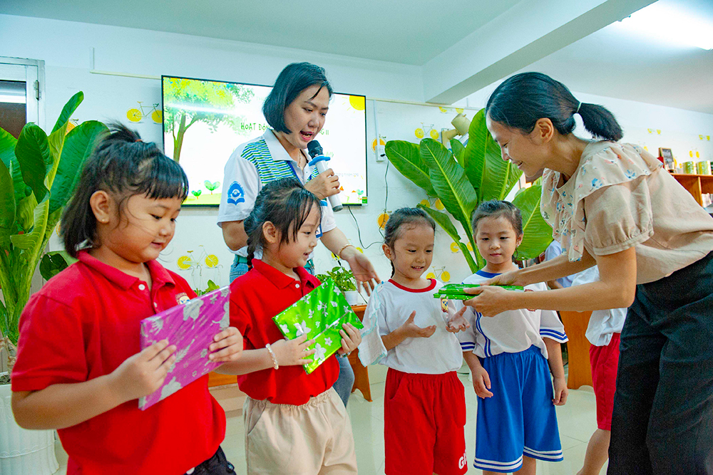 Thư viện tỉnh tổ chức hoạt động ngoại khóa chủ đề “Em yêu màu xanh”