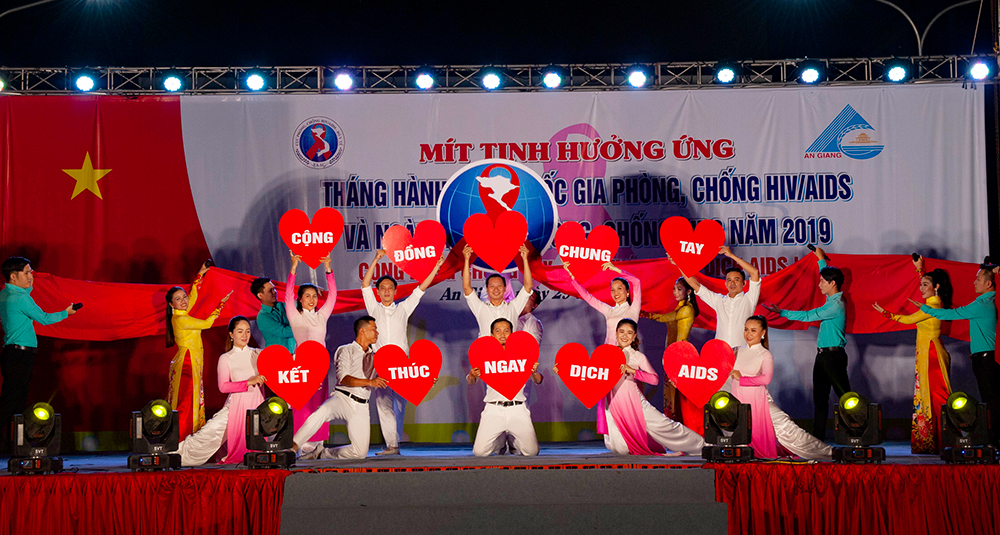 Đêm văn nghệ tuyên truyền Tháng hành động quốc gia phòng, chống HIV/AIDS năm 2019