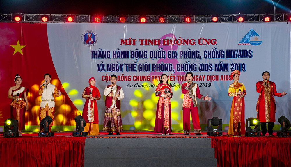 Đêm văn nghệ tuyên truyền Tháng hành động quốc gia phòng, chống HIV/AIDS năm 2019