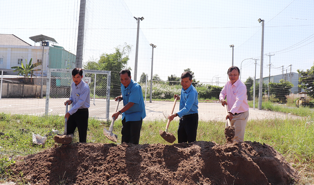 Khởi công xây dựng “Cửa hàng tiện ích công đoàn”