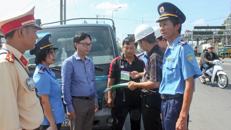 Sẽ xử phạt phương tiện đi sai làn tại trạm thu phí