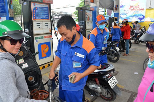 Xăng tăng giá lần thứ 2 liên tiếp từ 15 giờ ngày 30-11