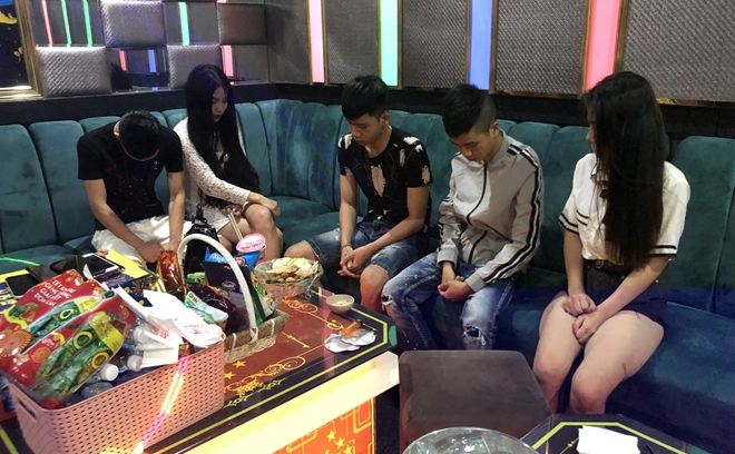 Hàng chục đối tượng “phê” ma túy trong quán karaoke