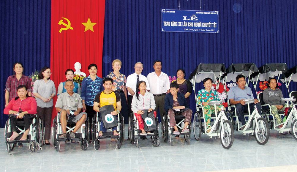 Chăm lo cho người khuyết tật