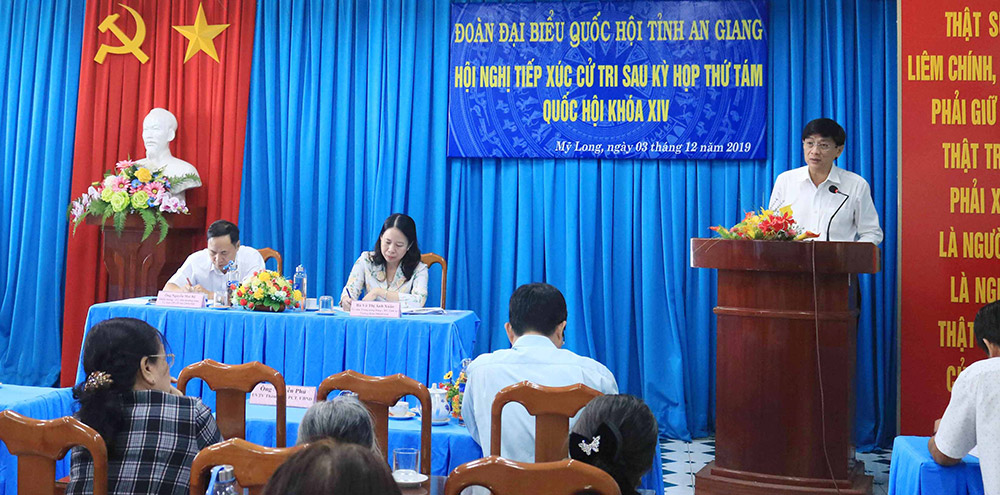 Tiếp xúc cử tri sau kỳ họp thứ 8 (Quốc hội khóa XIV)