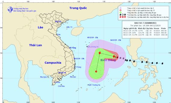 Bão số 7 đổi hướng liên tục trên biển Đông