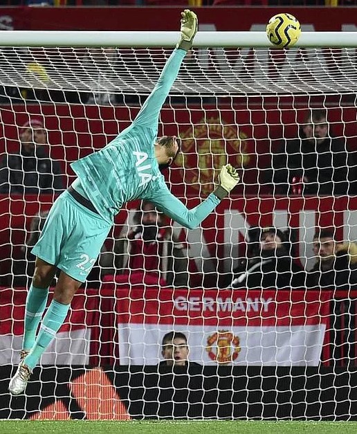 Marcus Rashford đánh bại đội bóng của Mourinho ở Old Trafford