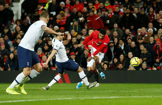 Marcus Rashford đánh bại đội bóng của Mourinho ở Old Trafford