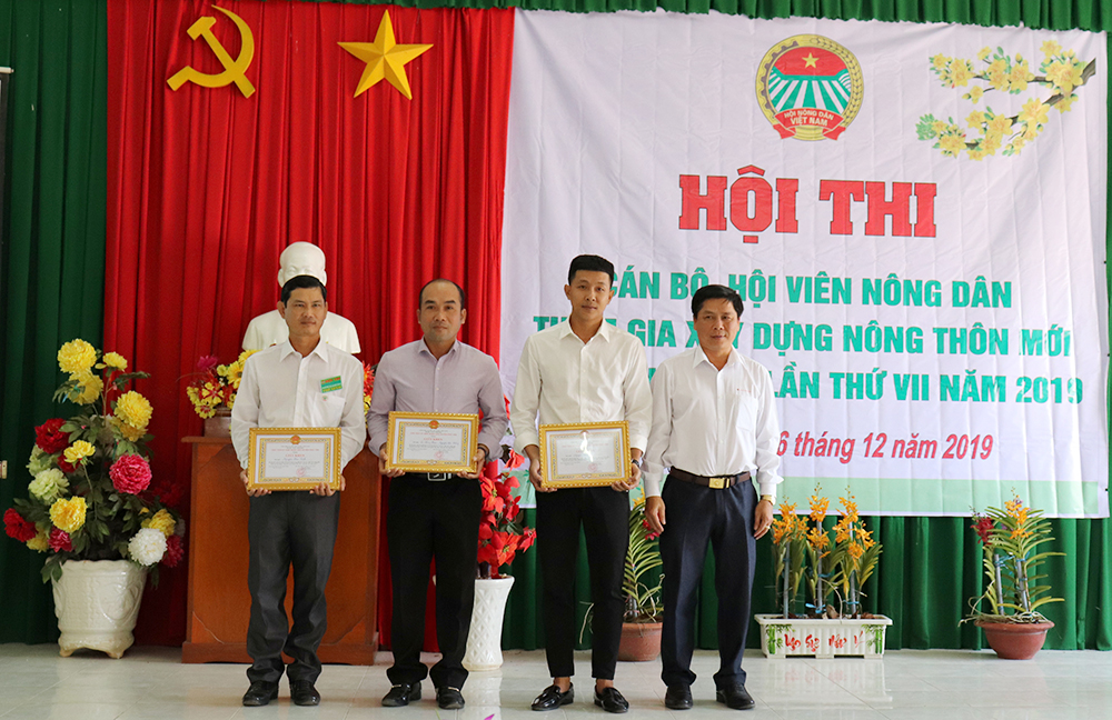 Huyện Phú Tân tổ chức Hội thi cán bộ, hội viên nông dân xây dựng nông thôn mới Huyện Phú Tân tổ chức Hội thi cán bộ, hội viên nông dân xây dựng nông thôn mới