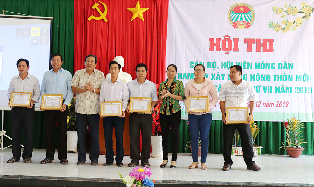 Huyện Phú Tân tổ chức Hội thi cán bộ, hội viên nông dân xây dựng nông thôn mới Huyện Phú Tân tổ chức Hội thi cán bộ, hội viên nông dân xây dựng nông thôn mới