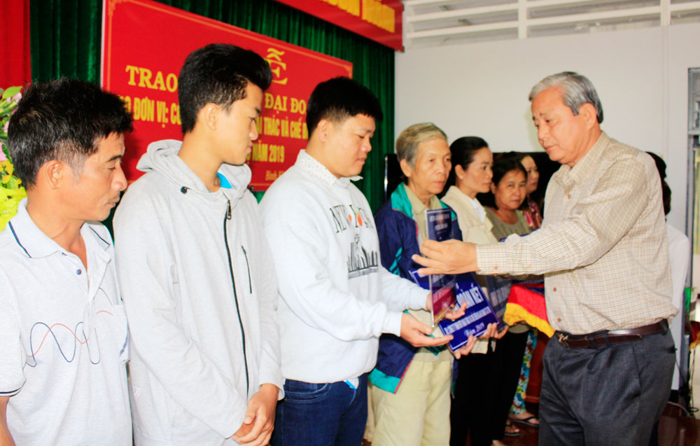Bình Khánh trao 10 căn nhà Đại đoàn kết cho hộ nghèo, cận nghèo