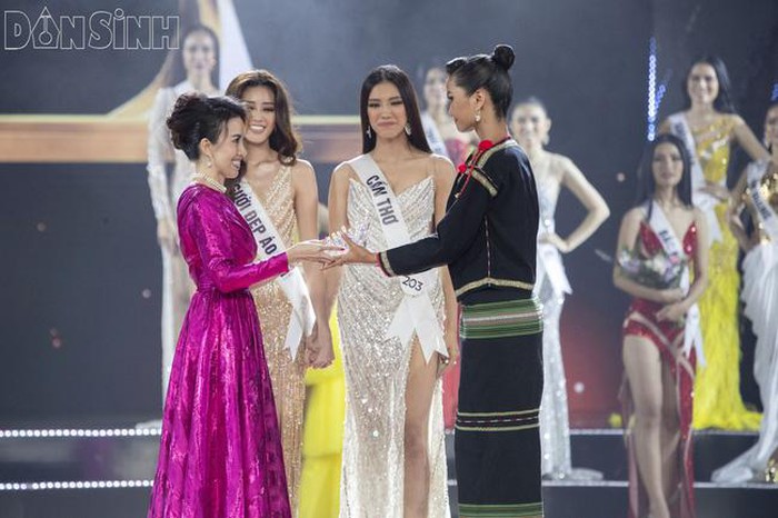 Nguyễn Trần Khánh Vân đăng quang hoa hậu hoàn vũ Việt Nam 2019