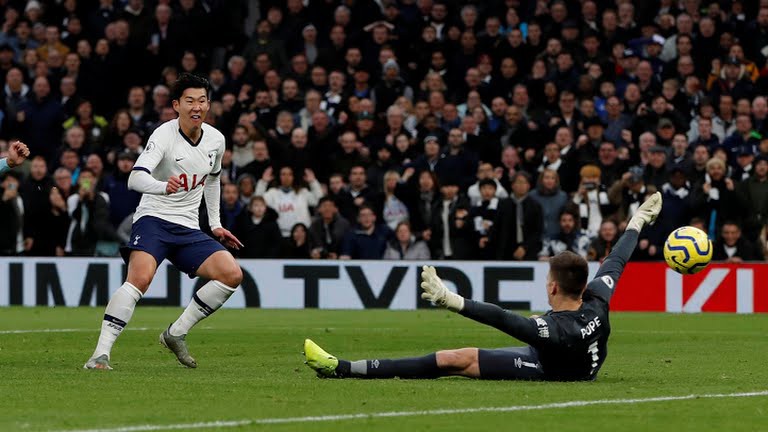 Vòng 16 Premier League: Liverpool bỏ xa Man City, Tottenham bứt phá