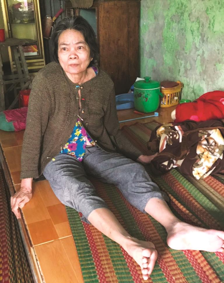 Cảnh mưu sinh khó khăn của 2 cặp vợ chồng già