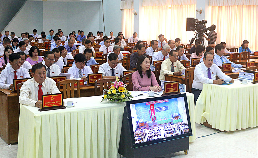Kỳ họp thứ 12, HĐND tỉnh khóa IX (nhiệm kỳ 2016-2021): Thủ trưởng các sở, ngành trả lời chất vấn các vấn đề cử tri quan tâm