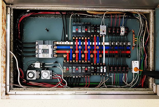 Phát hiện các electron di chuyển thành dòng như chất lỏng