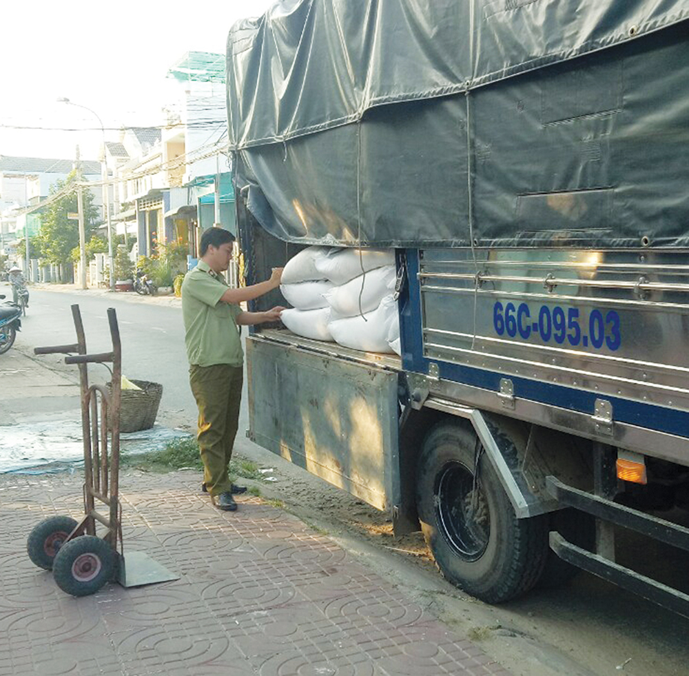 Buôn lậu gia tăng vào thời điểm cuối năm Buôn lậu gia tăng vào thời điểm cuối năm