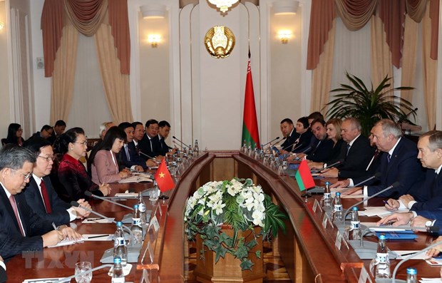 Chủ tịch Quốc hội Nguyễn Thị Kim Ngân hội kiến Thủ tướng Belarus