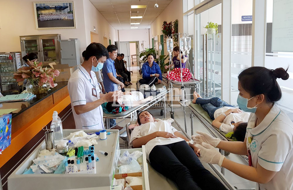 Bệnh viện Đa khoa Trung tâm An Giang cấp cứu công nhân ở TP. Cần Thơ bị ngộ độc thực phẩm tập thể
