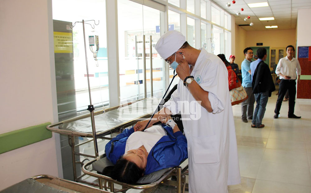 Bệnh viện Đa khoa Trung tâm An Giang cấp cứu công nhân ở TP. Cần Thơ bị ngộ độc thực phẩm tập thể