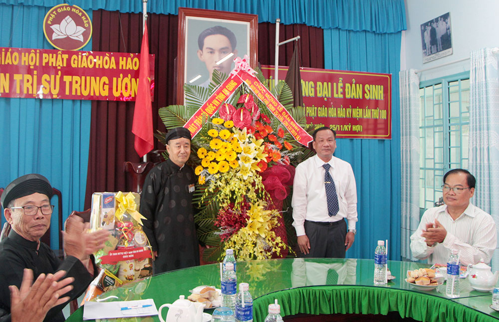 Thăm, chúc mừng đại lễ 100 năm ngày Đản sinh Đức Huỳnh Giáo chủ Phật giáo Hòa Hảo