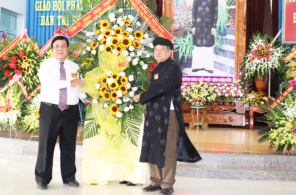 Kỷ niệm 100 năm ngày đản sinh Đức Huỳnh Giáo chủ Phật giáo Hòa Hảo Kỷ niệm 100 năm ngày đản sinh Đức Huỳnh Giáo chủ Phật giáo Hòa Hảo