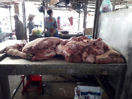 Vĩnh Long: Phát hiện tiểu thương bán thịt heo nhiễm bệnh