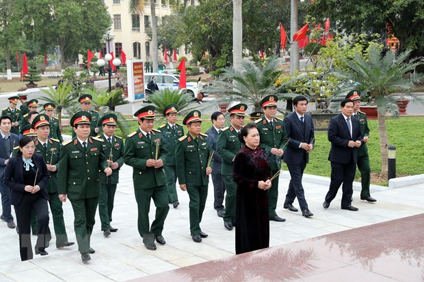Chủ tịch Quốc hội thăm, làm việc với Bộ Tư lệnh Quân khu 3