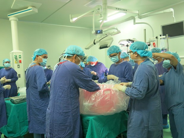Lần đầu ghép phổi thành công cho người bị bệnh tim bẩm sinh ở Việt Nam