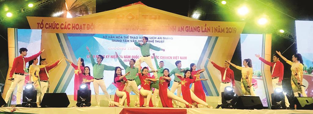 Nhiều chương trình văn hóa nghệ thuật chào năm mới
