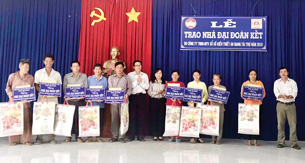Chăm lo cho người nghèo có Tết