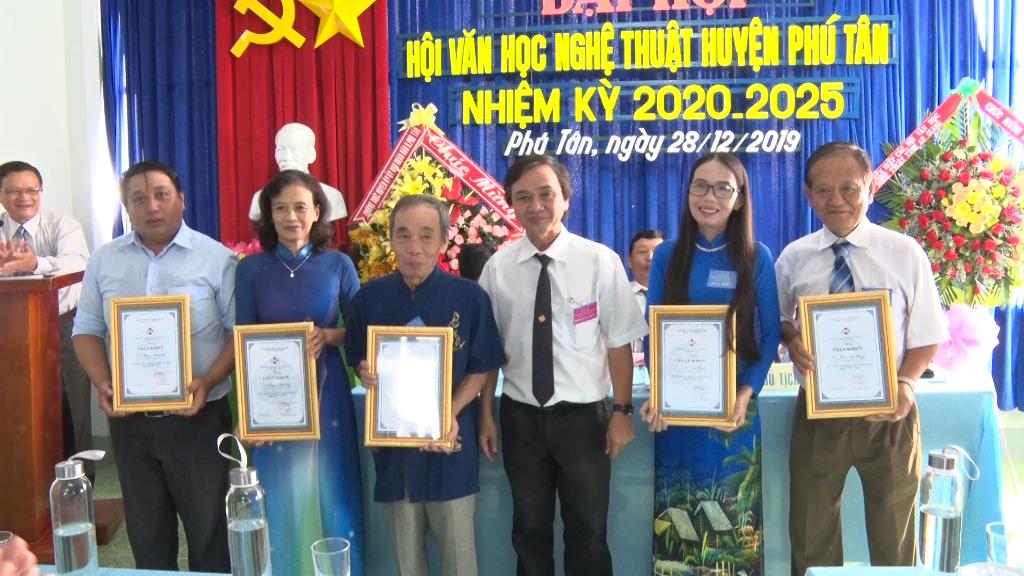 Đại hội Văn học Nghệ thuật huyện Phú Tân khóa 3