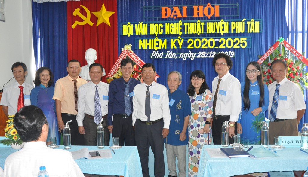 Đại hội Văn học Nghệ thuật huyện Phú Tân khóa 3